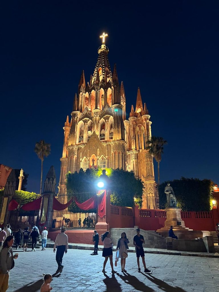 Discover the Spirit of Mexico visiting San Miguel de Allende and Guanajuato, this is the perfect trip for a full immersion into the colorful folklore and flavors that make up Mexico.